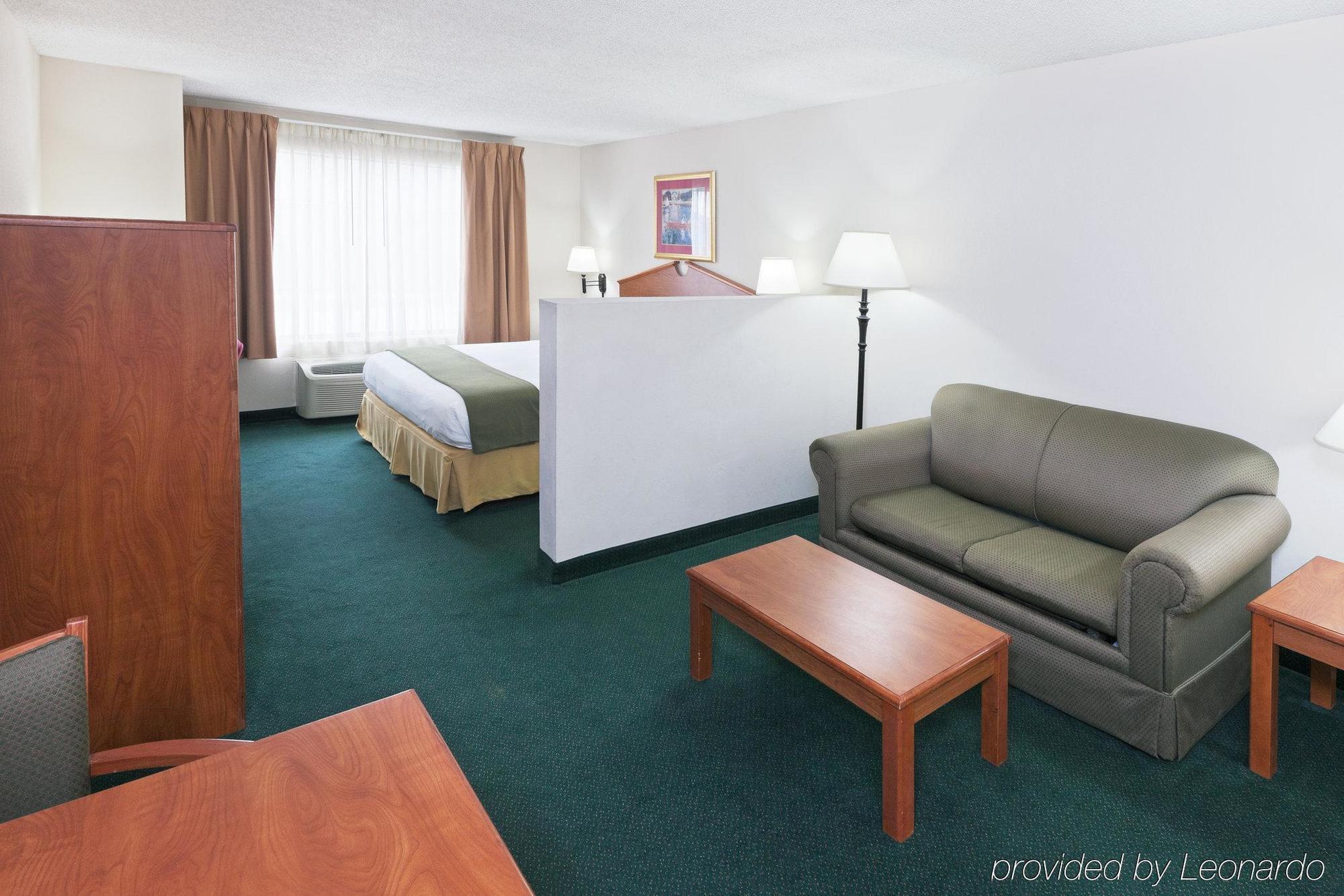 Holiday Inn Express Hotel & Suites Vinita, An Ihg Hotel Room photo